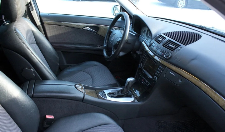 Mercedes-Benz Klasa E cena 15900 przebieg: 275000, rok produkcji 2003 z Poznań małe 106